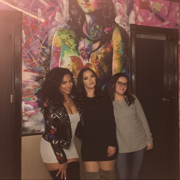 Meet your Posher, Mrs. Berry I SHIP on MONDAY - WEDNESDAY MORNINGS ONLY 🥰🤟🏼 - Picture 2 of 2